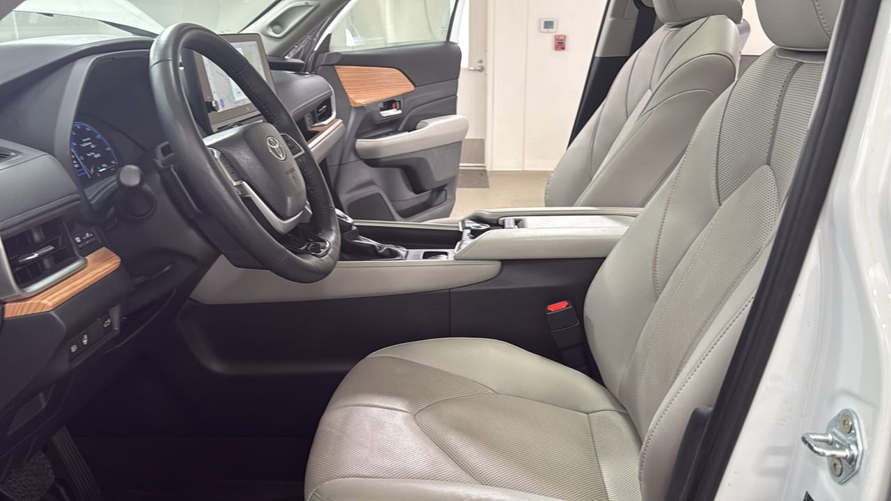 Certified 2024 Toyota Grand Highlander Platinum image 12