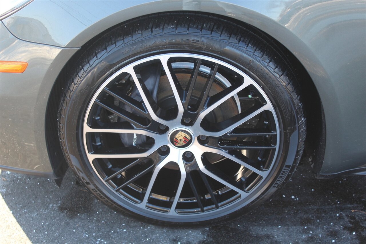 Used 2022 Porsche Panamera 4 image 30