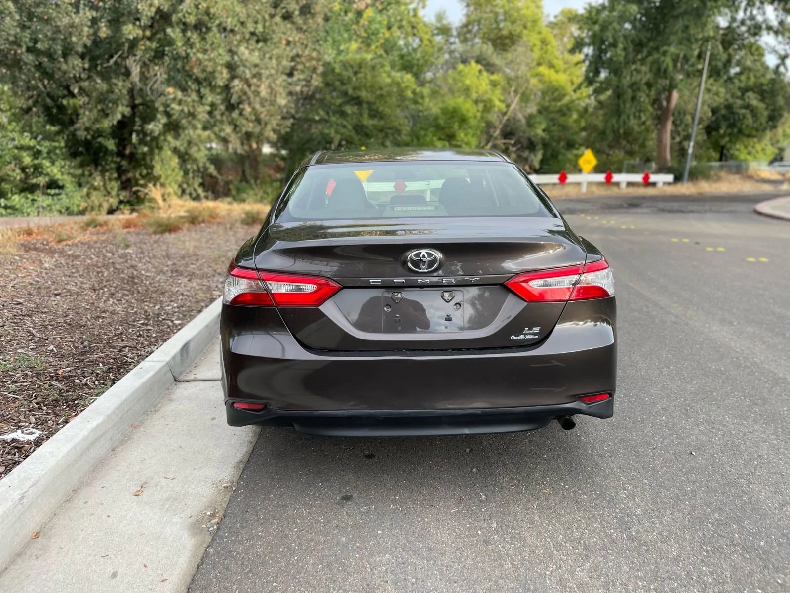 Used 2018 Toyota Camry SE image 4
