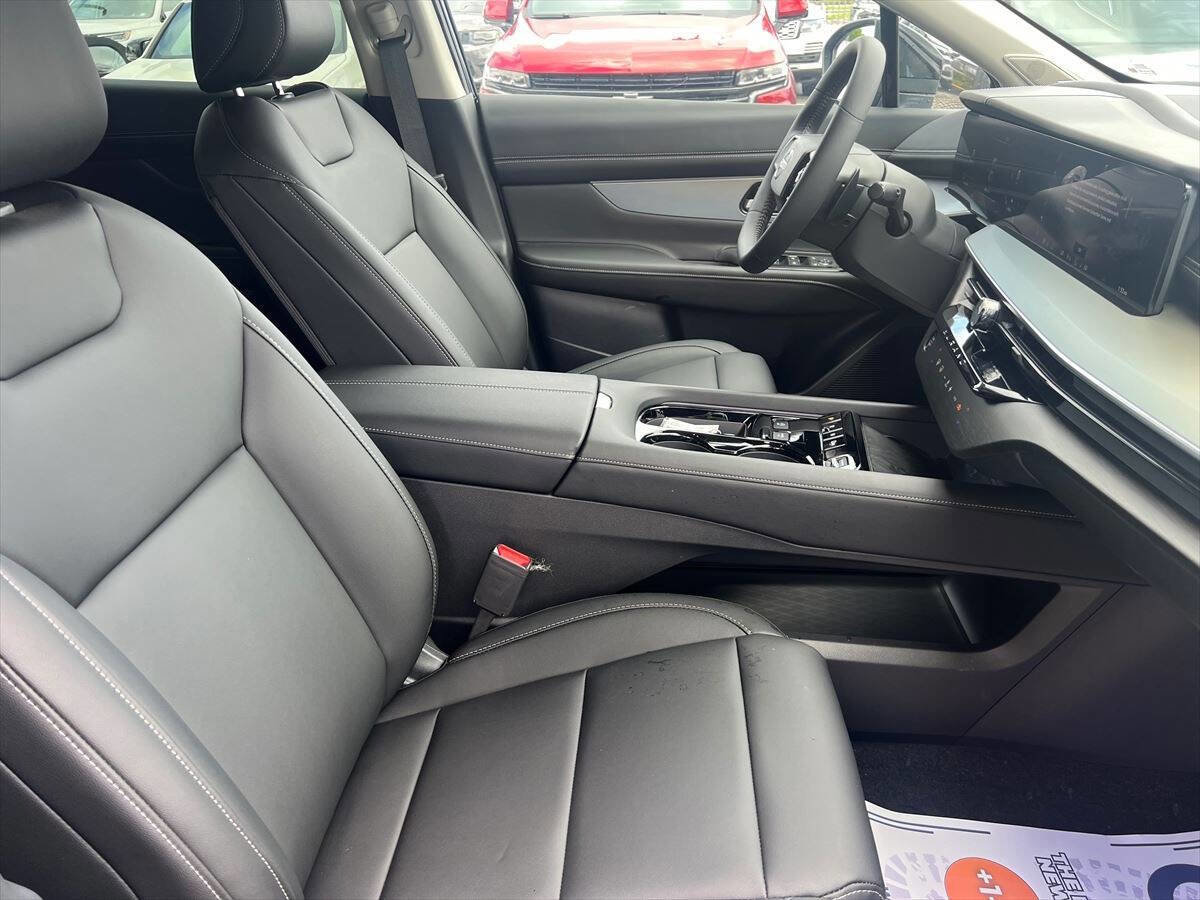 Used 2025 Nissan Murano SL AWD/4WD image 8
