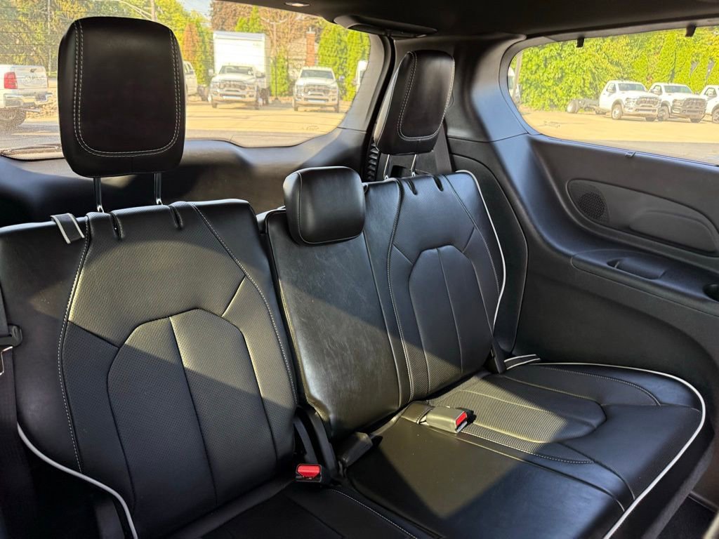 New 2025 Chrysler Pacifica Limited FWD image 22