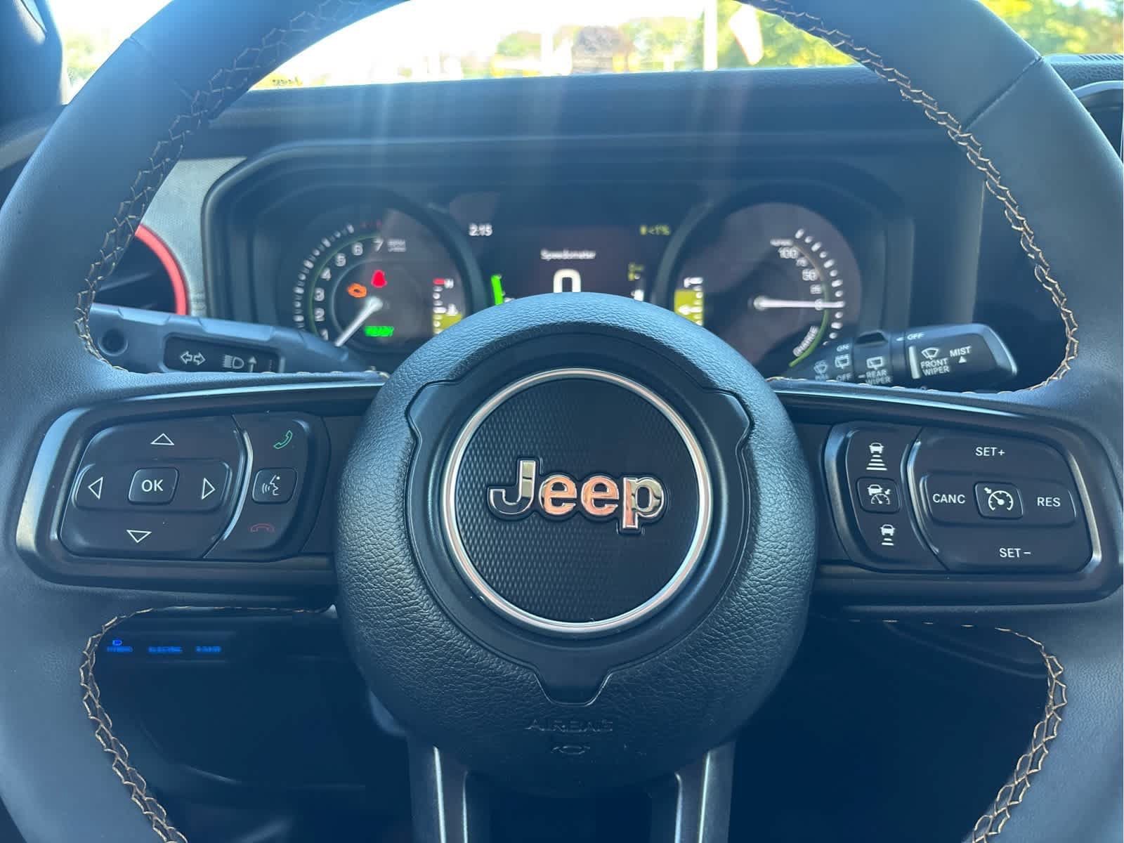 Used 2024 Jeep Wrangler Unlimited w/ Convenience Group AWD/4WD image 19