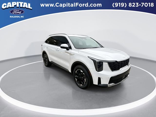 Used 2024 Kia Sorento S image 2