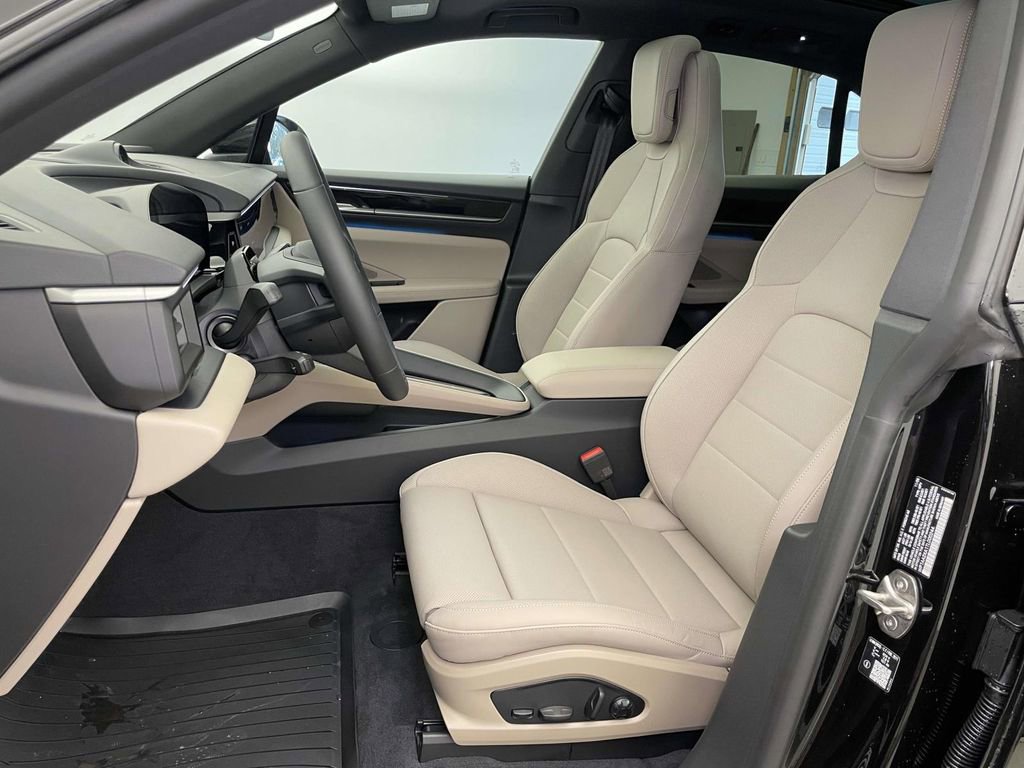 New 2026 Porsche Macan 4 Electric image 5