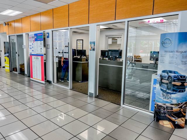 Used 2018 Toyota Camry L image 10