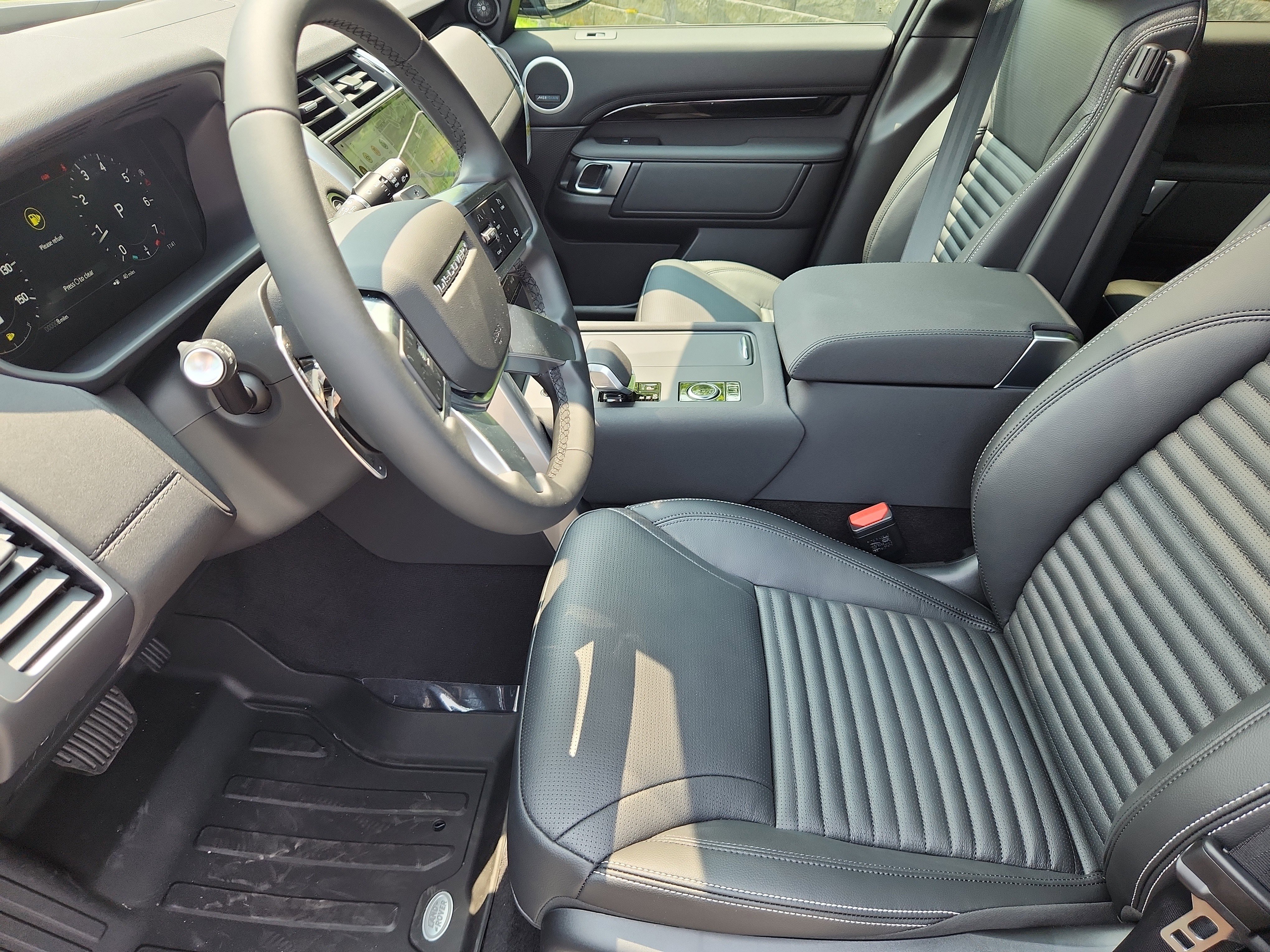 New 2025 Land Rover Discovery S image 23