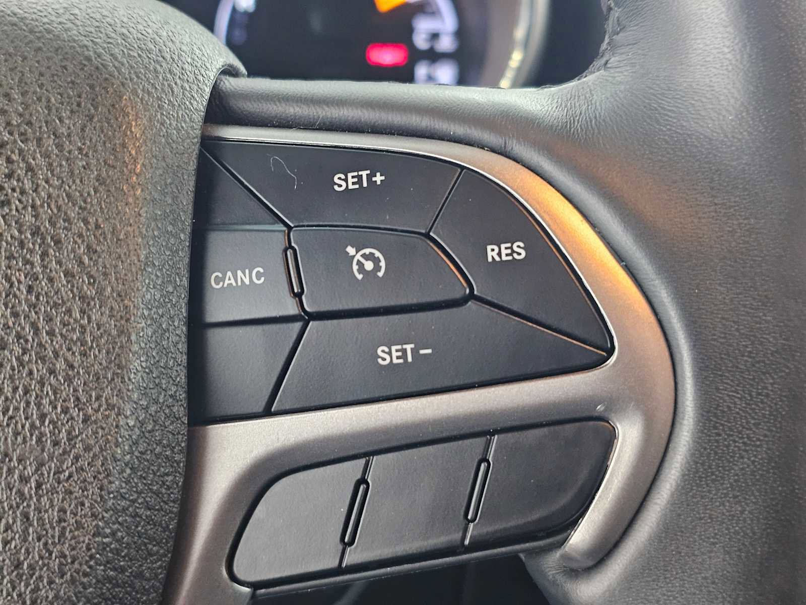 Used 2018 Jeep Grand Cherokee Altitude image 28