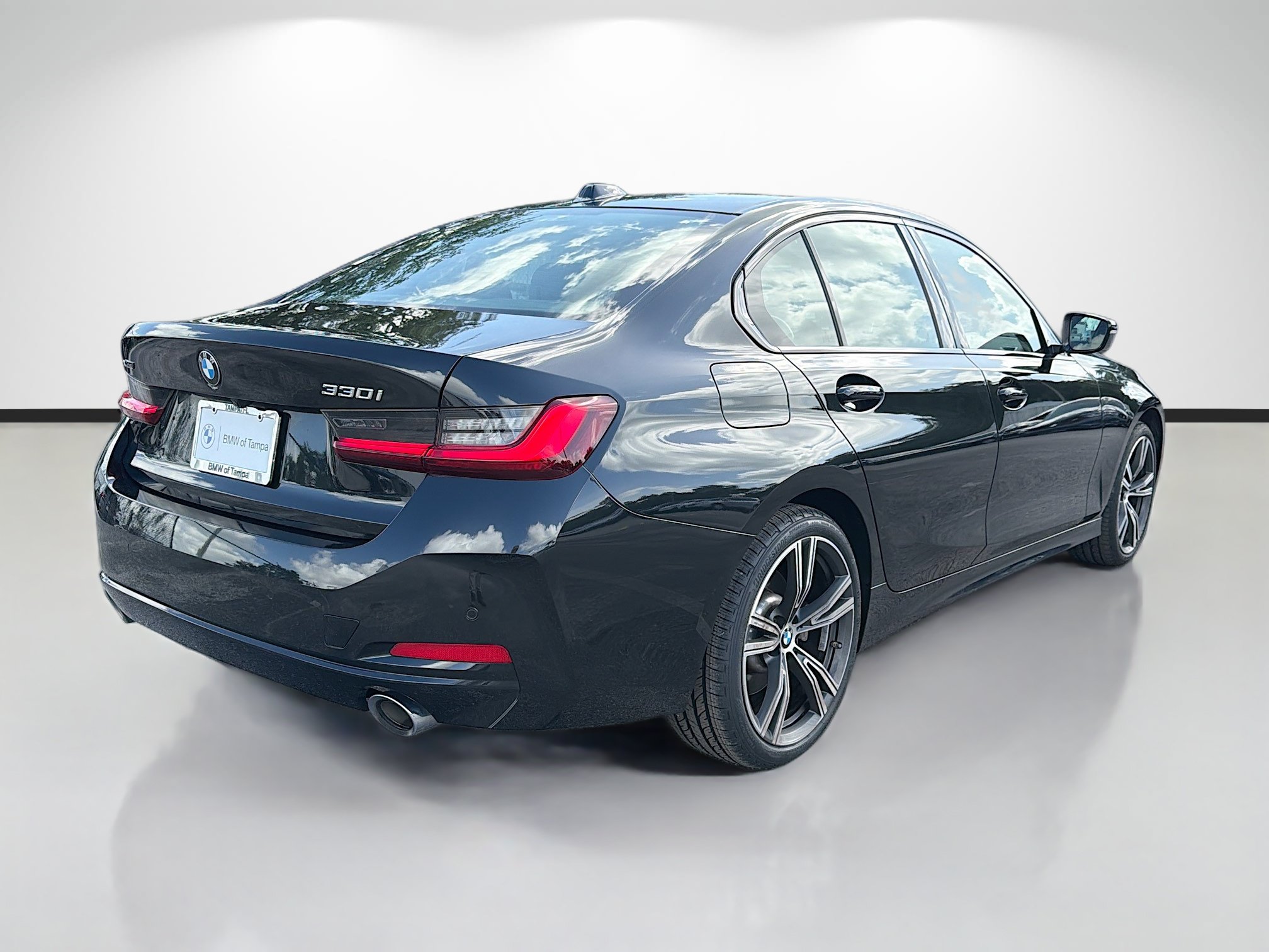 Used 2023 BMW 330i xDrive Sedan w/ Premium Package AWD/4WD image 3