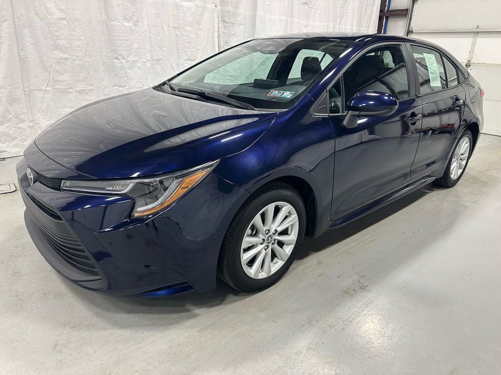 Used 2025 Toyota Corolla LE w/ LE Premium Package image 3