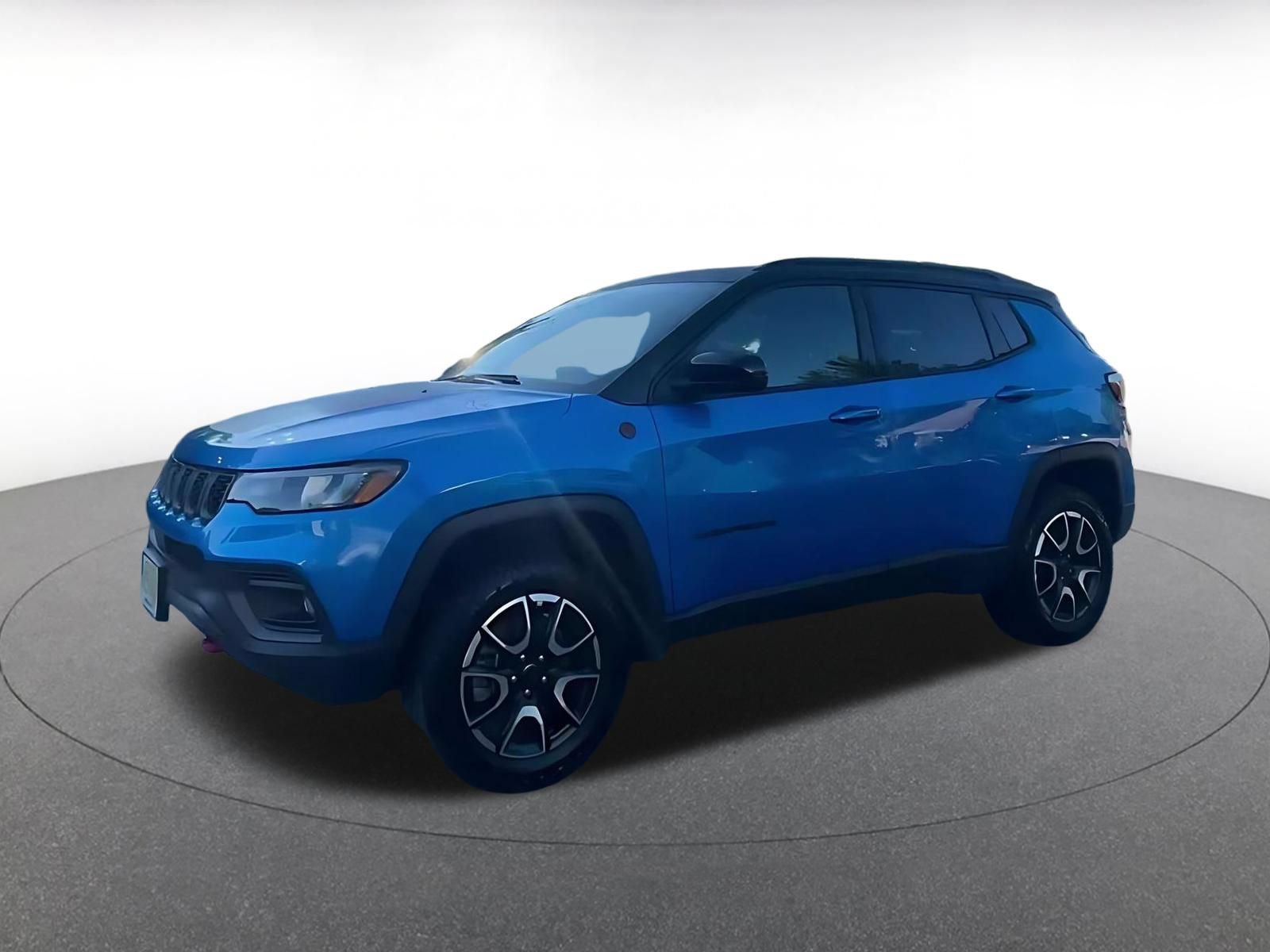 Used 2025 Jeep Compass Trailhawk AWD/4WD image 7