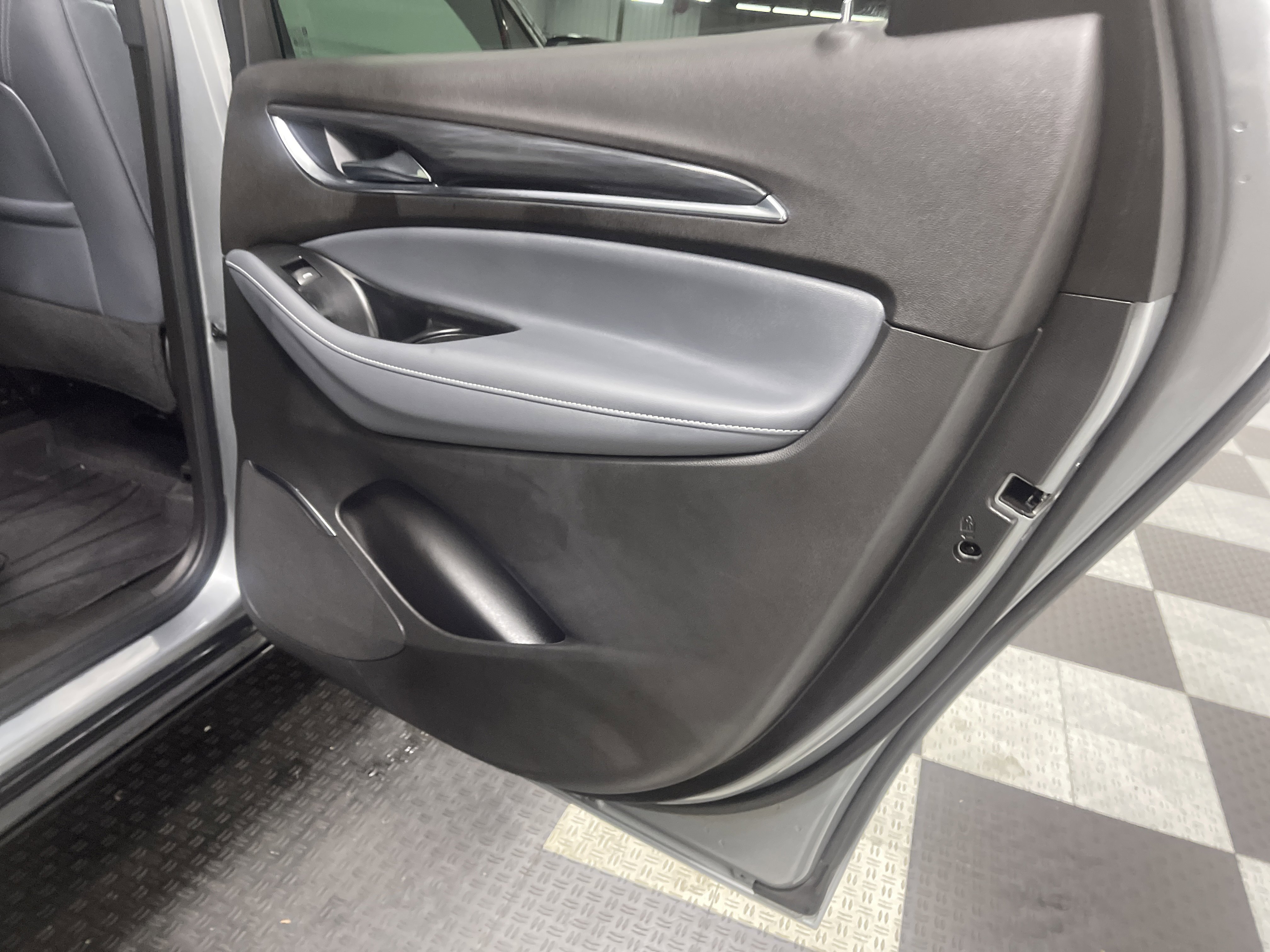 Used 2024 Buick Enclave Essence w/ Sport Touring Edition image 19