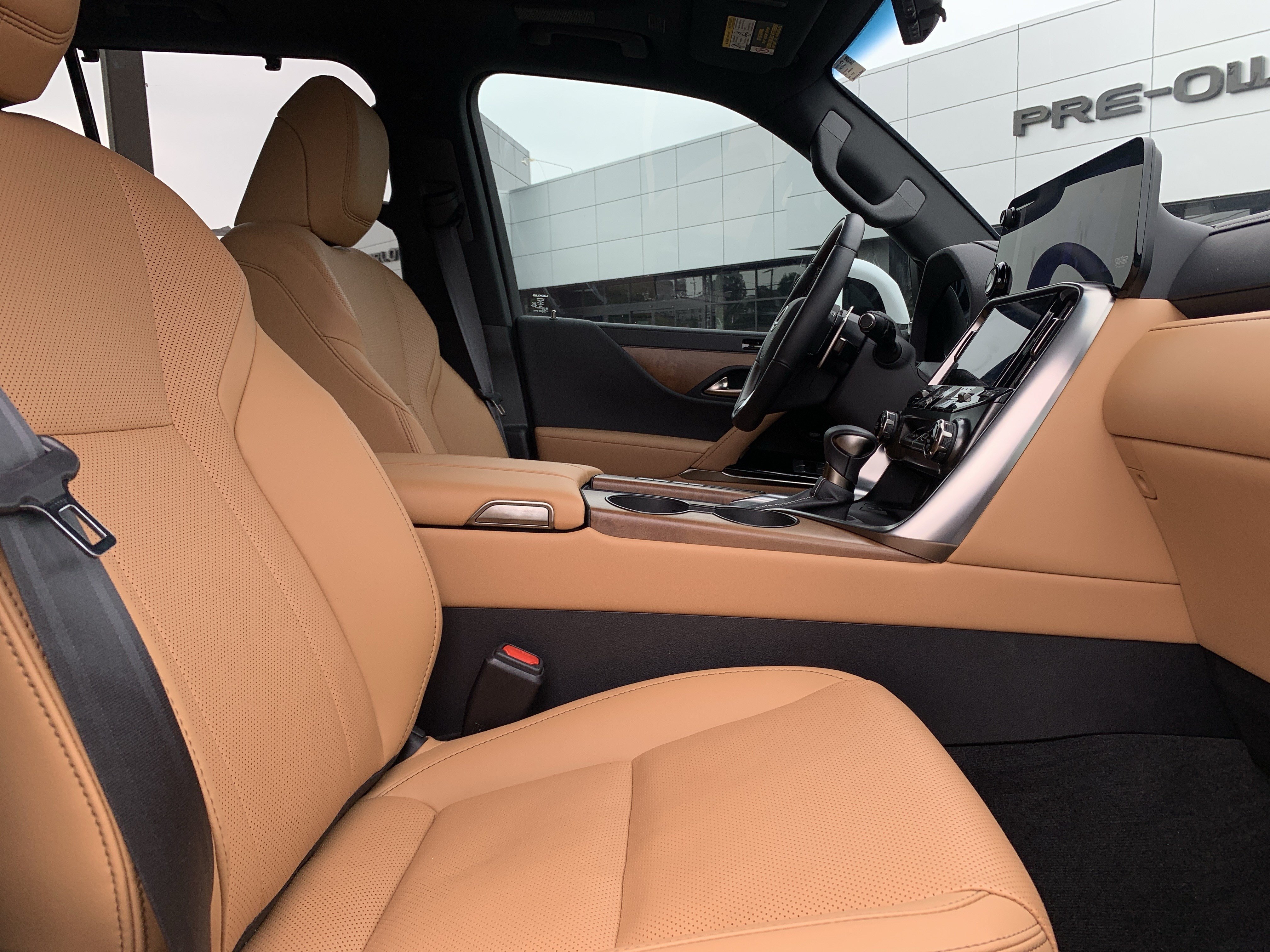 Used 2025 Lexus LX 600 4WD w/ Accessory Package (2T) image 35