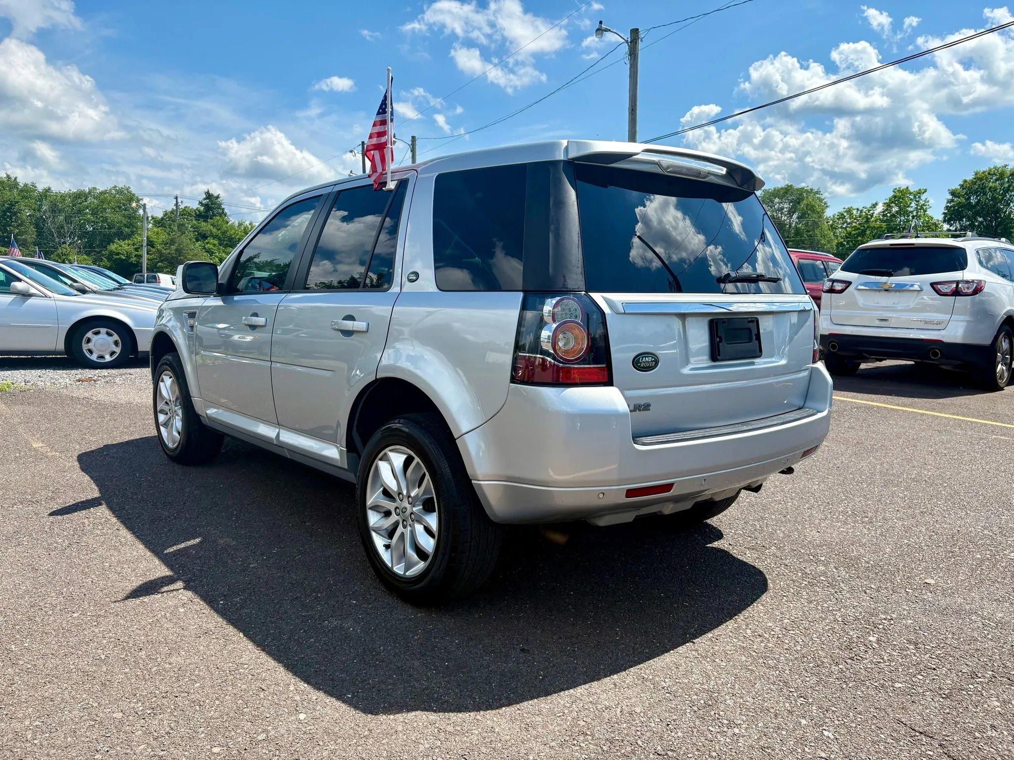 Used 2014 Land Rover LR2 HSE image 3