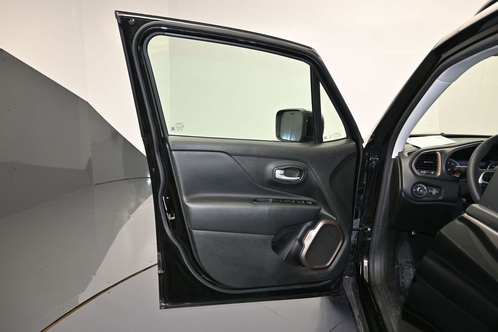 Used 2023 Jeep Renegade Latitude AWD/4WD image 10
