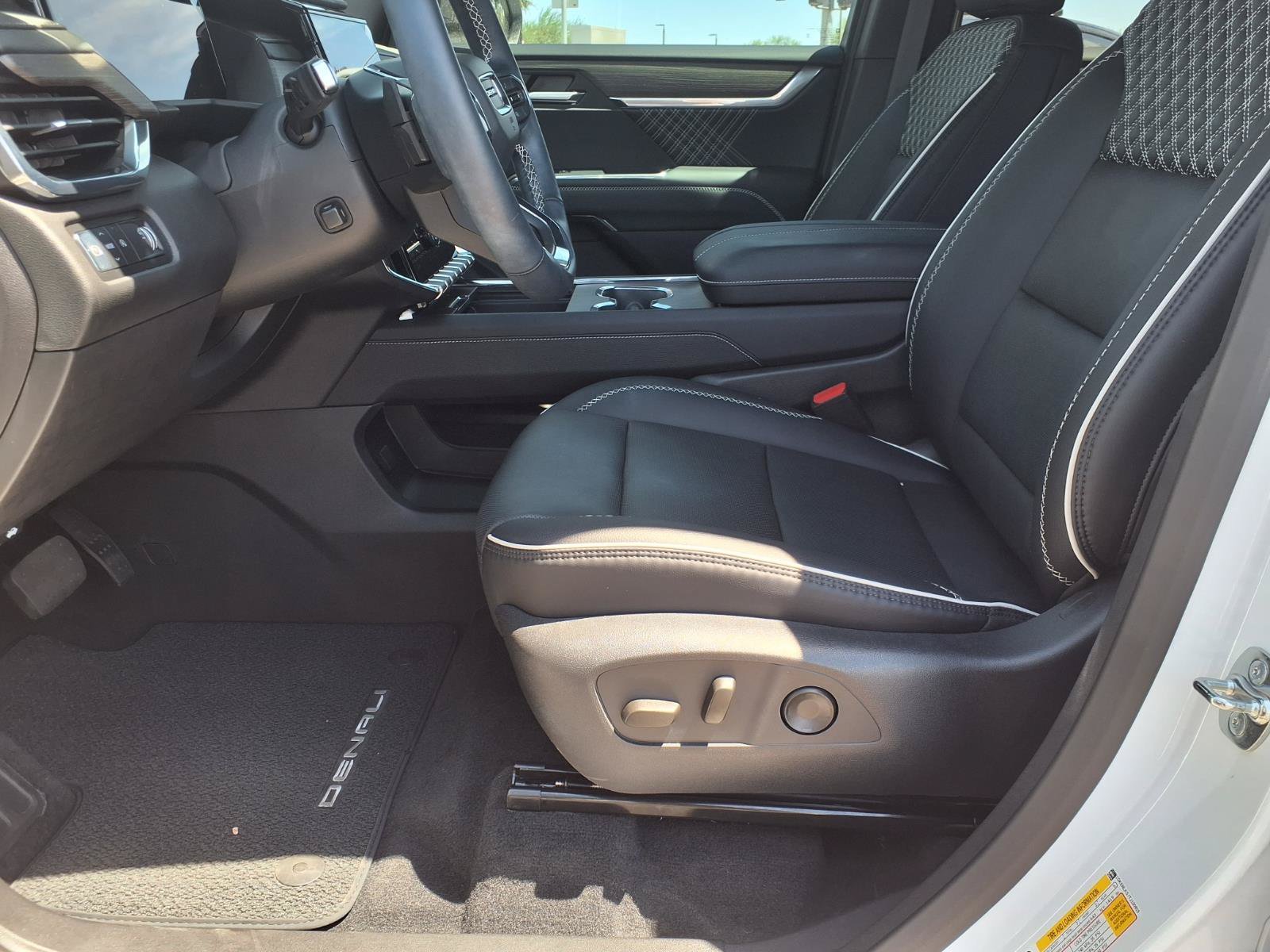 Used 2026 GMC Acadia Denali FWD image 22