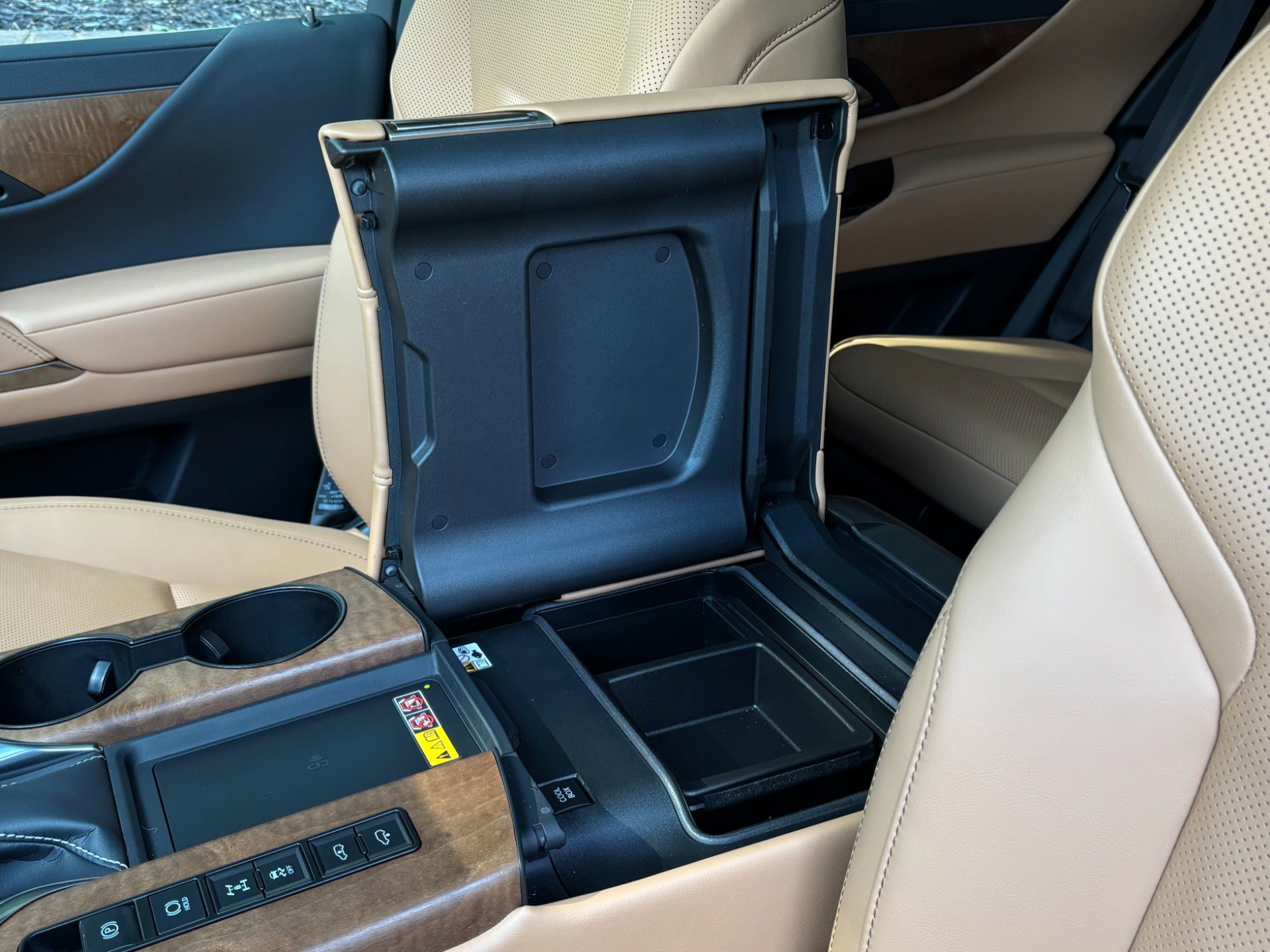 Used 2025 Lexus LX 600 4WD w/ Accessory Package (2T) image 14