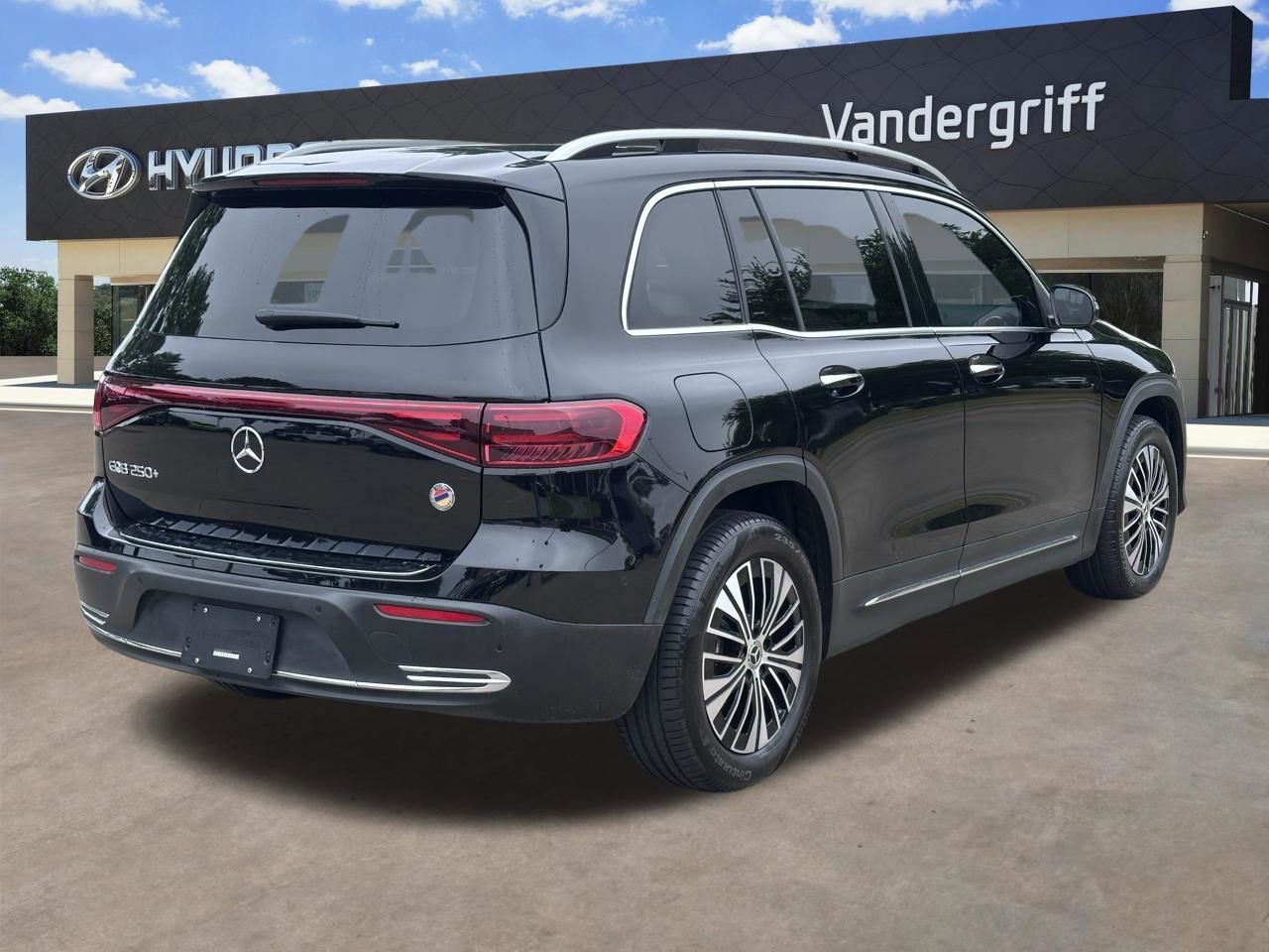 Used 2025 Mercedes-Benz EQB 250+ image 14