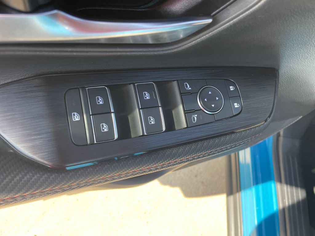 Certified 2025 Nissan Kicks SR FWD image 22