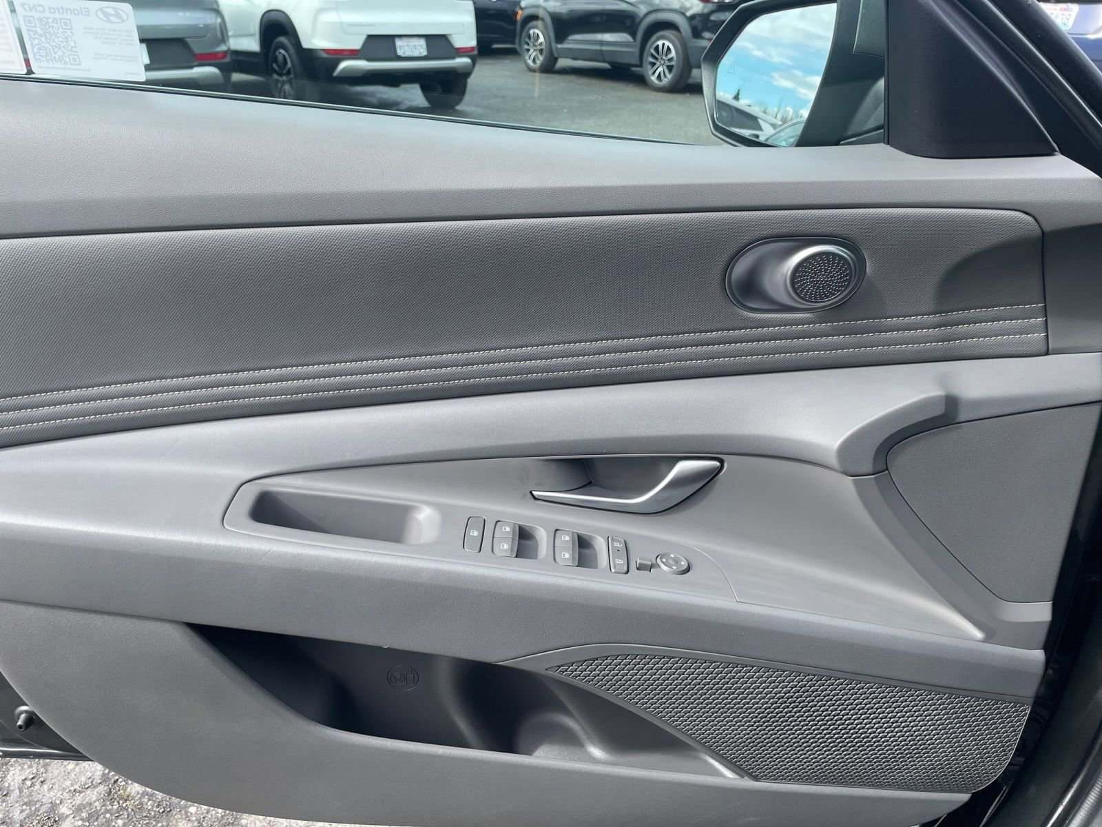 Used 2025 Hyundai Elantra SEL image 18