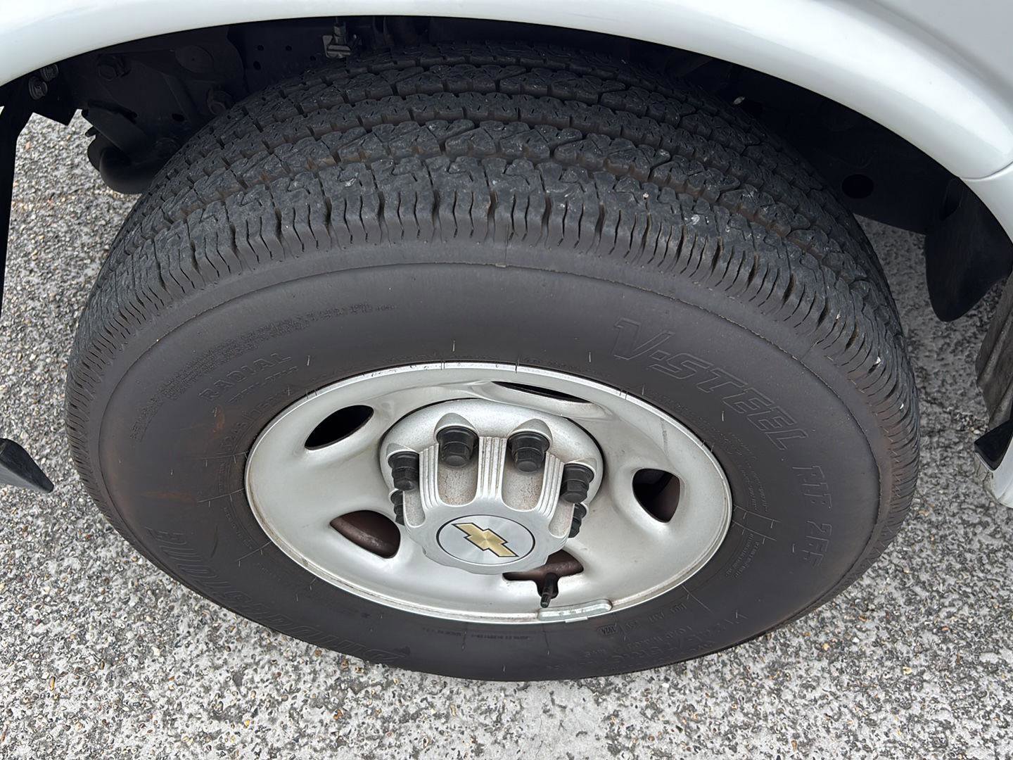 Used 2024 Chevrolet Express 2500 w/ Driver Convenience Package RWD image 12