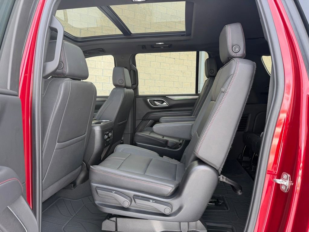 Used 2024 Chevrolet Suburban RST w/ Luxury Package image 18