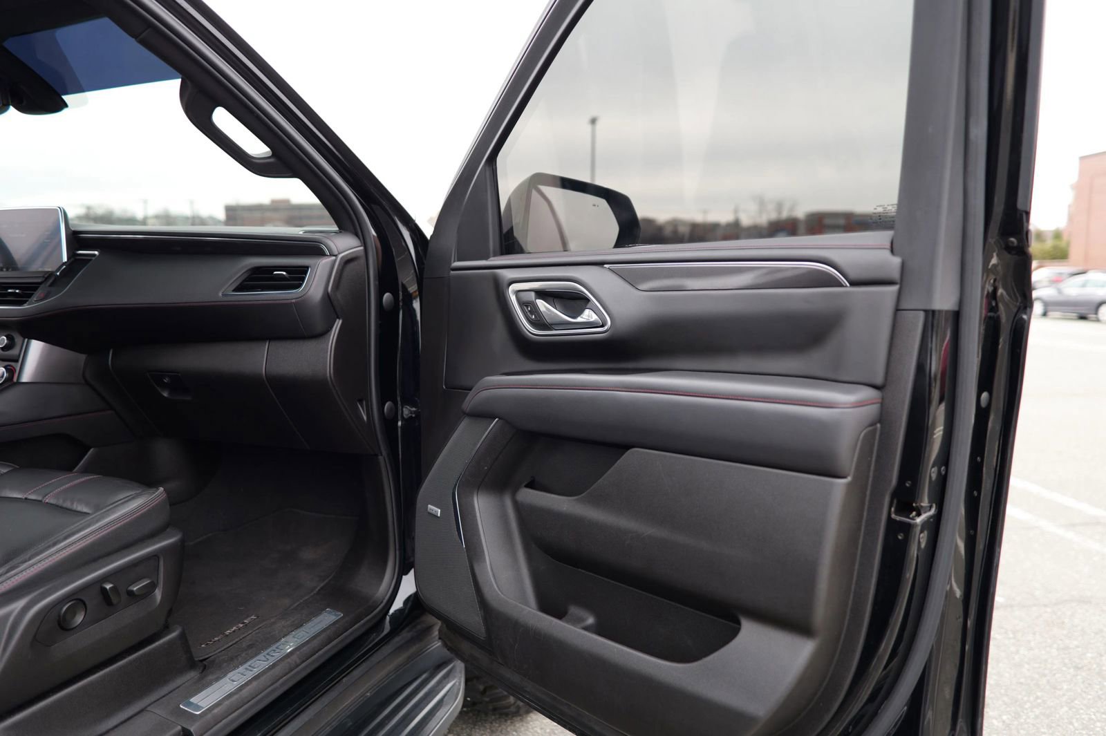 Used 2021 Chevrolet Suburban RST w/ Luxury Package image 27