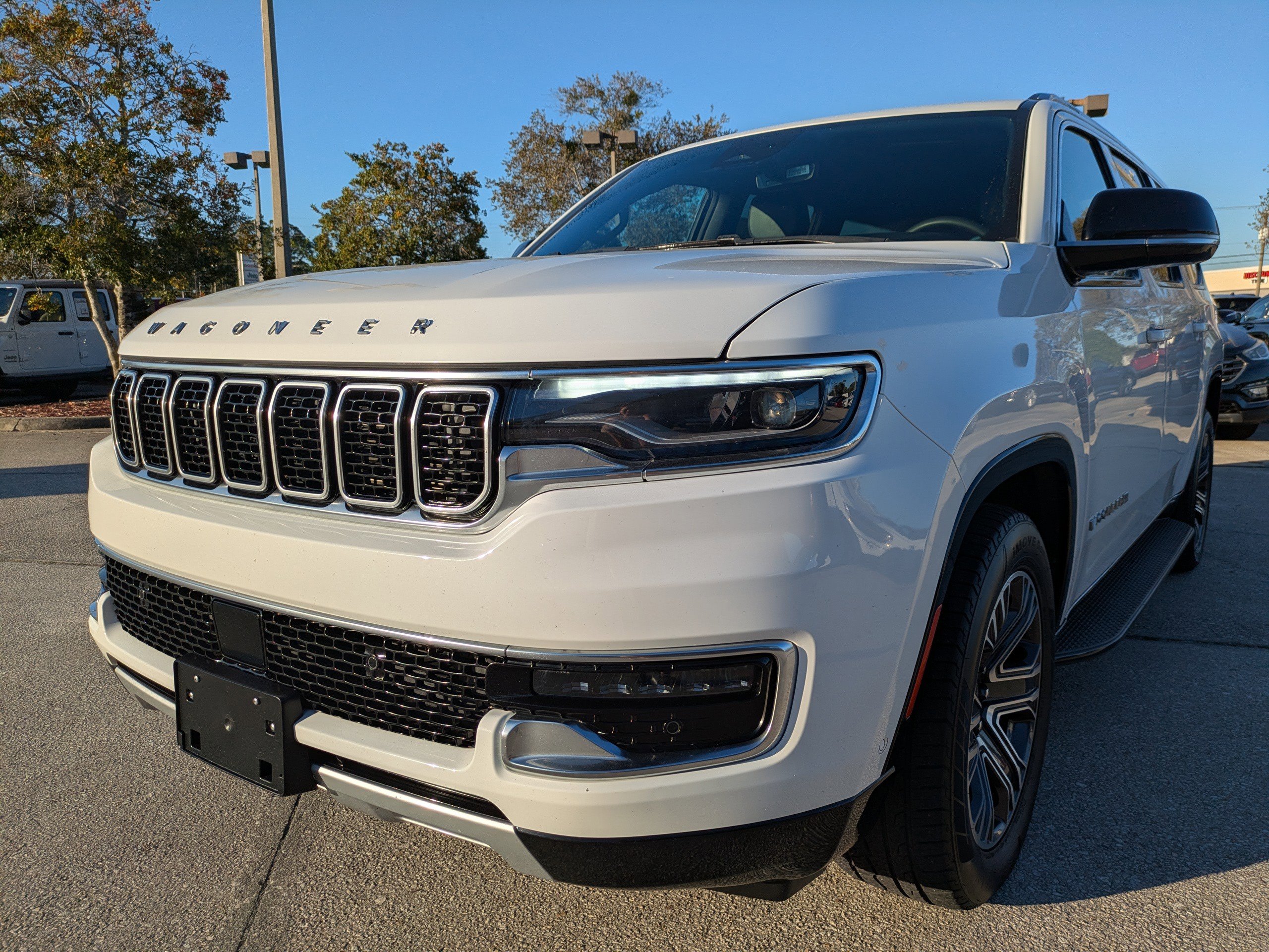 Used 2024 Jeep Wagoneer L Series II image 8