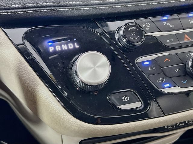 Used 2021 Chrysler Pacifica Touring-L FWD image 23