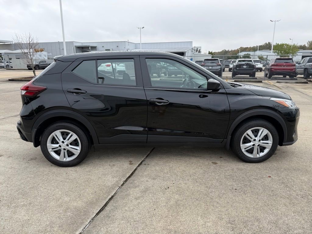 Used 2025 Nissan Kicks Play S image 6