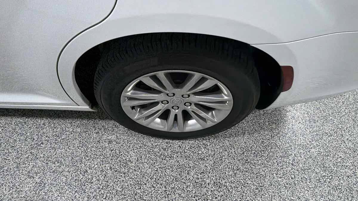 Used 2017 Chrysler 300 Limited RWD image 32