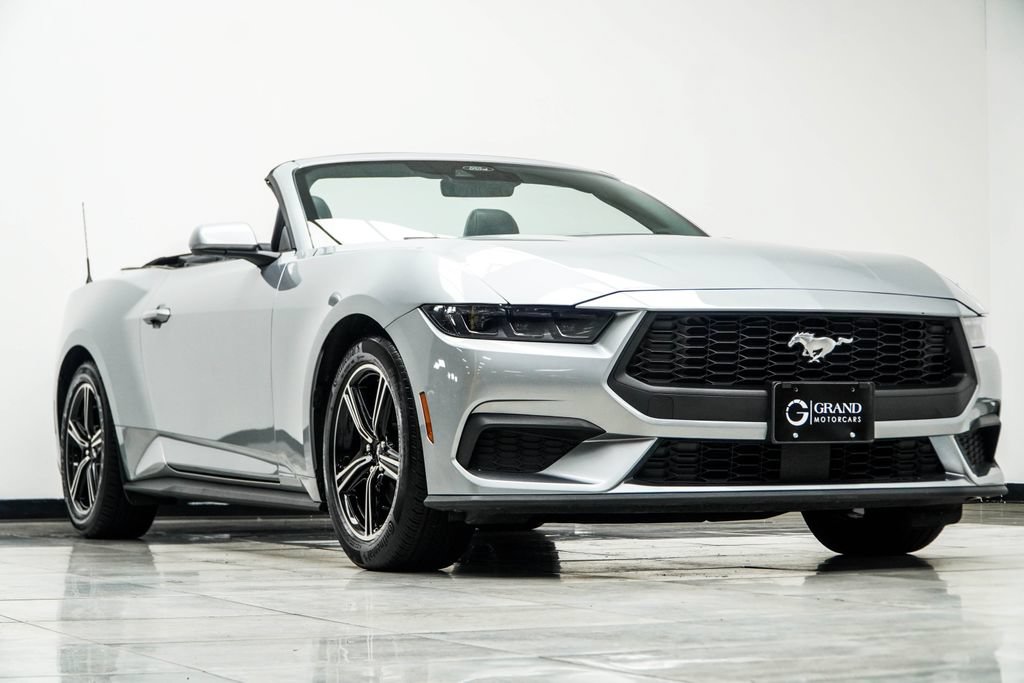 Used 2025 Ford Mustang Premium RWD image 5