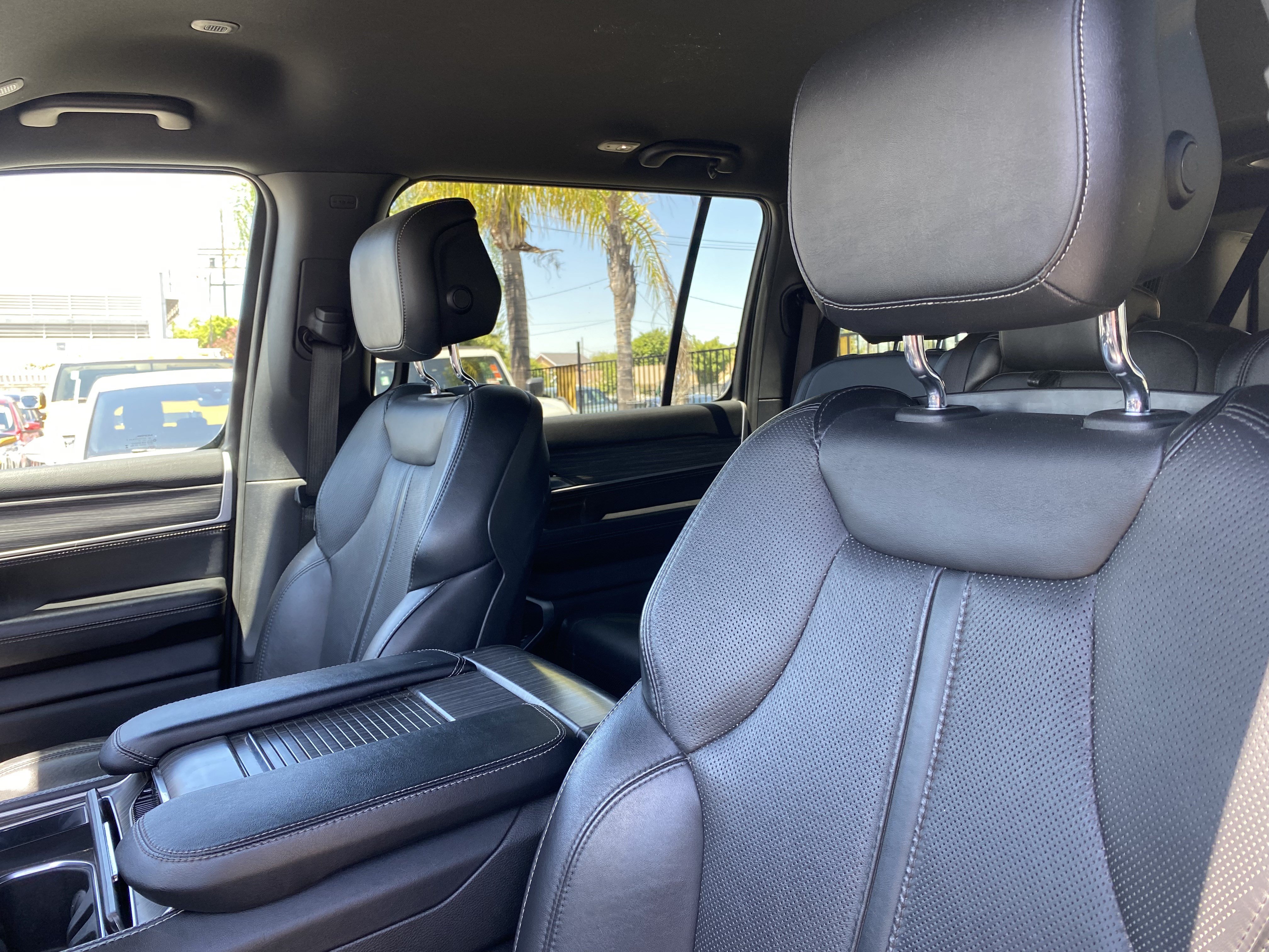 Used 2024 Jeep Wagoneer L Series II w/ Flexible Seating Group AWD/4WD image 19