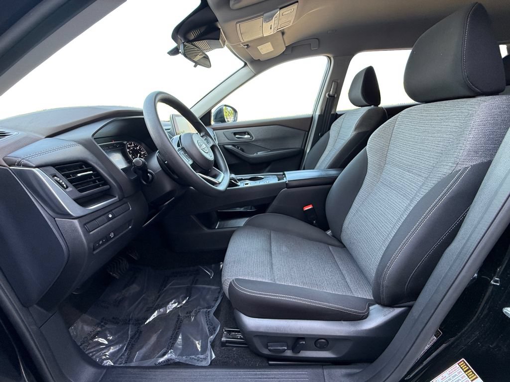 Used 2023 Nissan Rogue SV FWD image 9