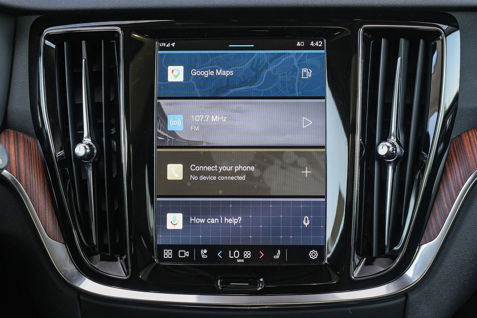 Used 2025 Volvo V60 B5 Cross Country Plus image 15