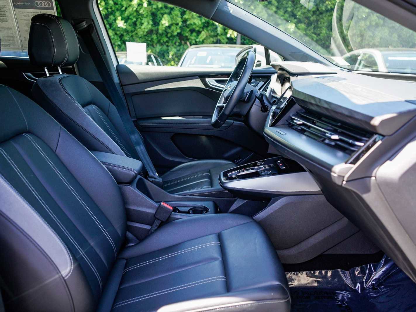 Used 2023 Audi Q4 e-tron Premium Plus w/ Premium Plus image 16