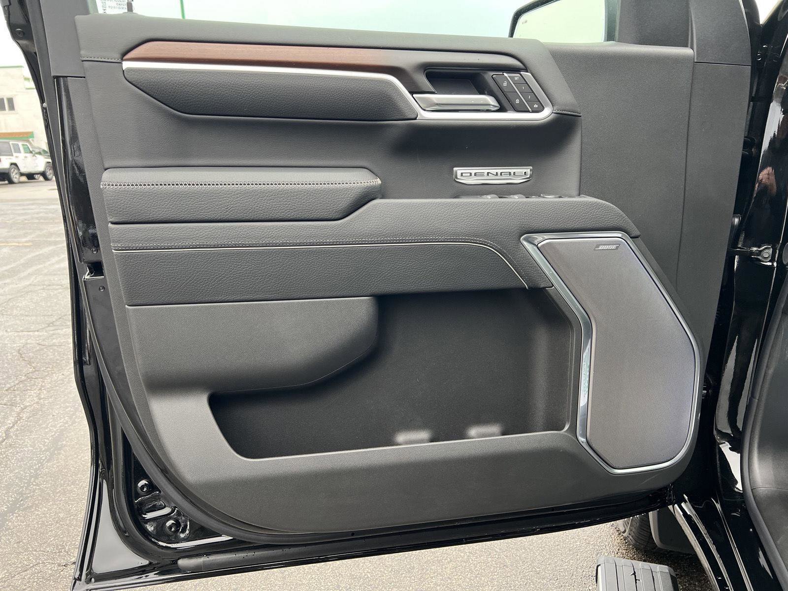 New 2026 GMC Sierra 1500 Denali w/ Denali Reserve Package image 15