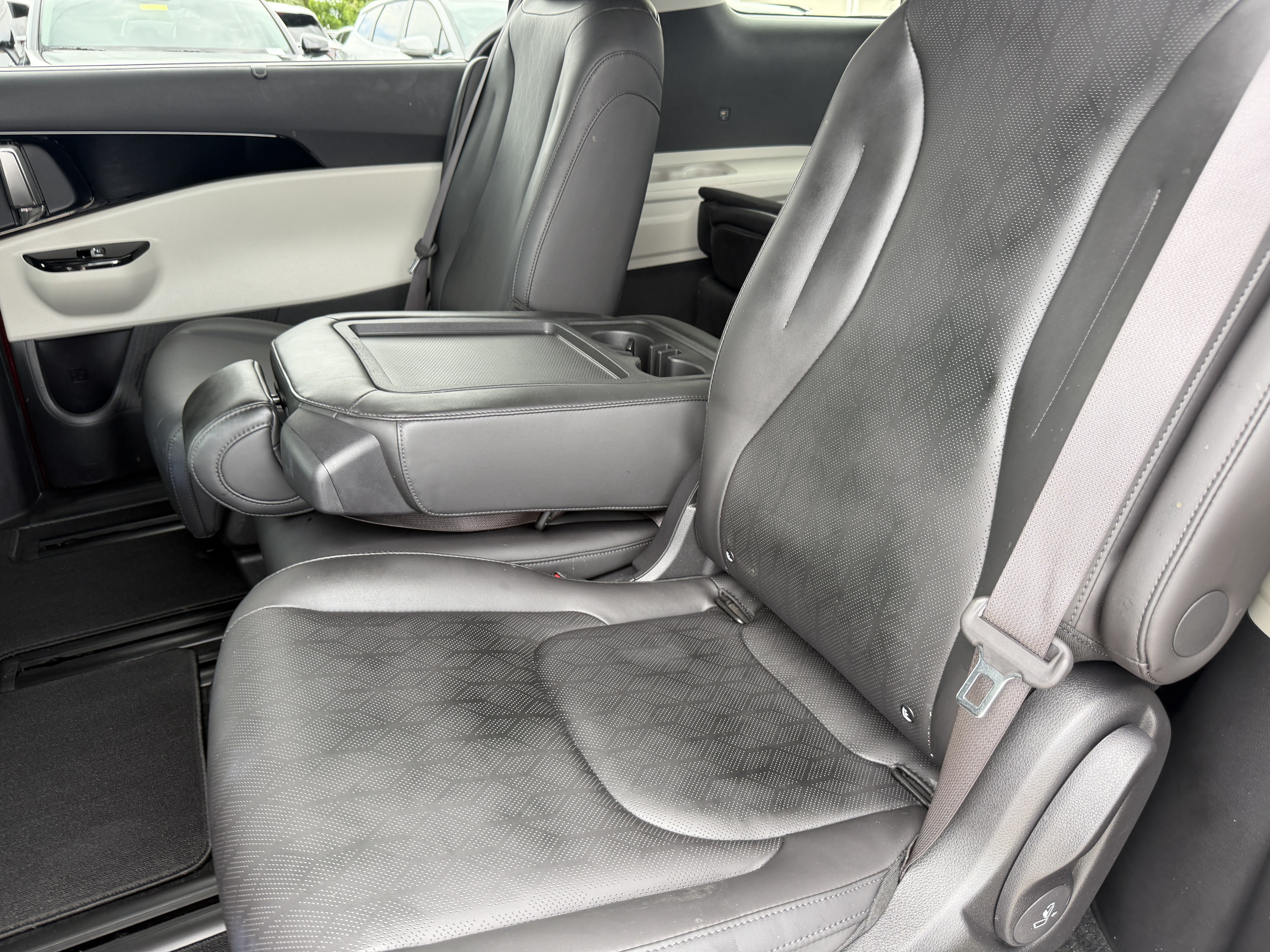 Certified 2024 Kia Carnival EX FWD image 16