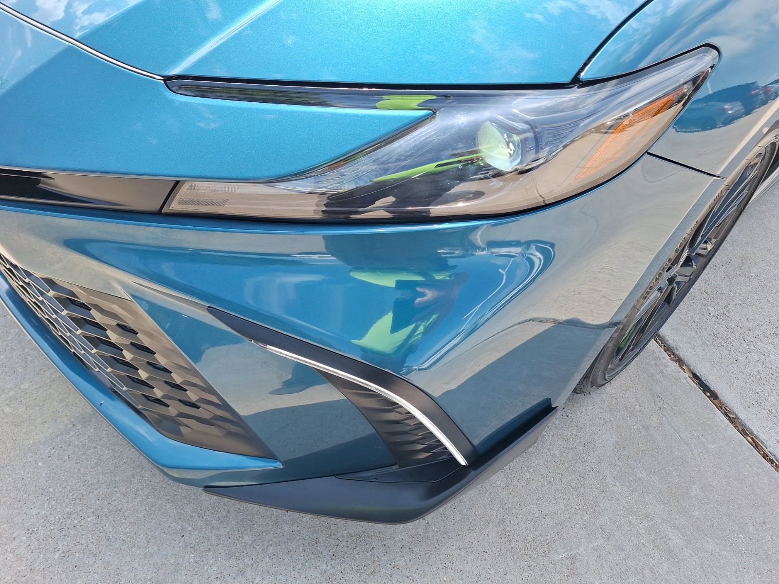 Used 2025 Toyota Camry SE w/ Convenience Package FWD image 9