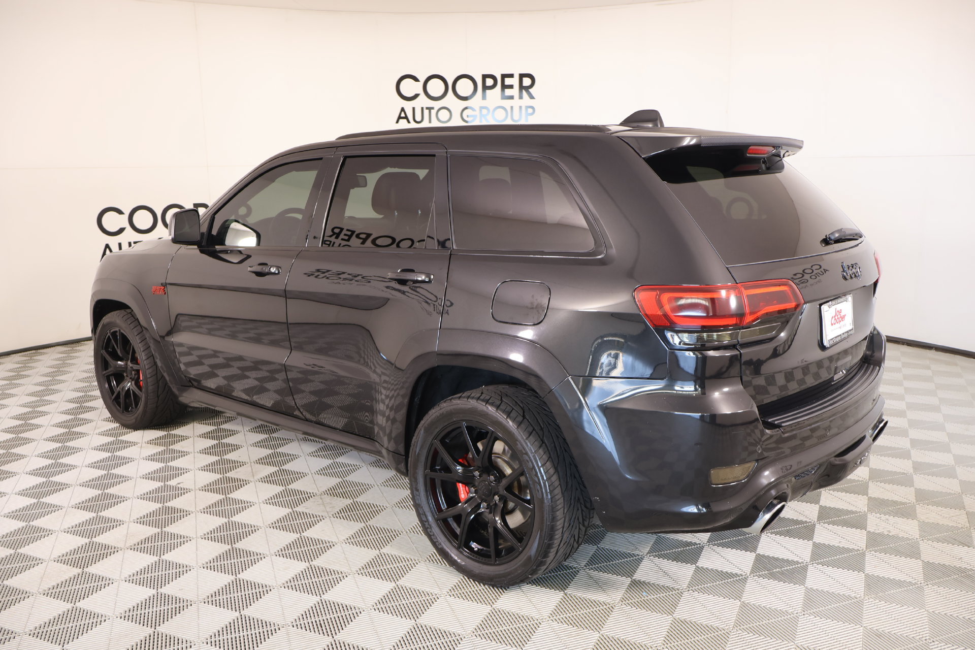 Used 2015 Jeep Grand Cherokee SRT w/ Luxury Group II AWD/4WD image 24