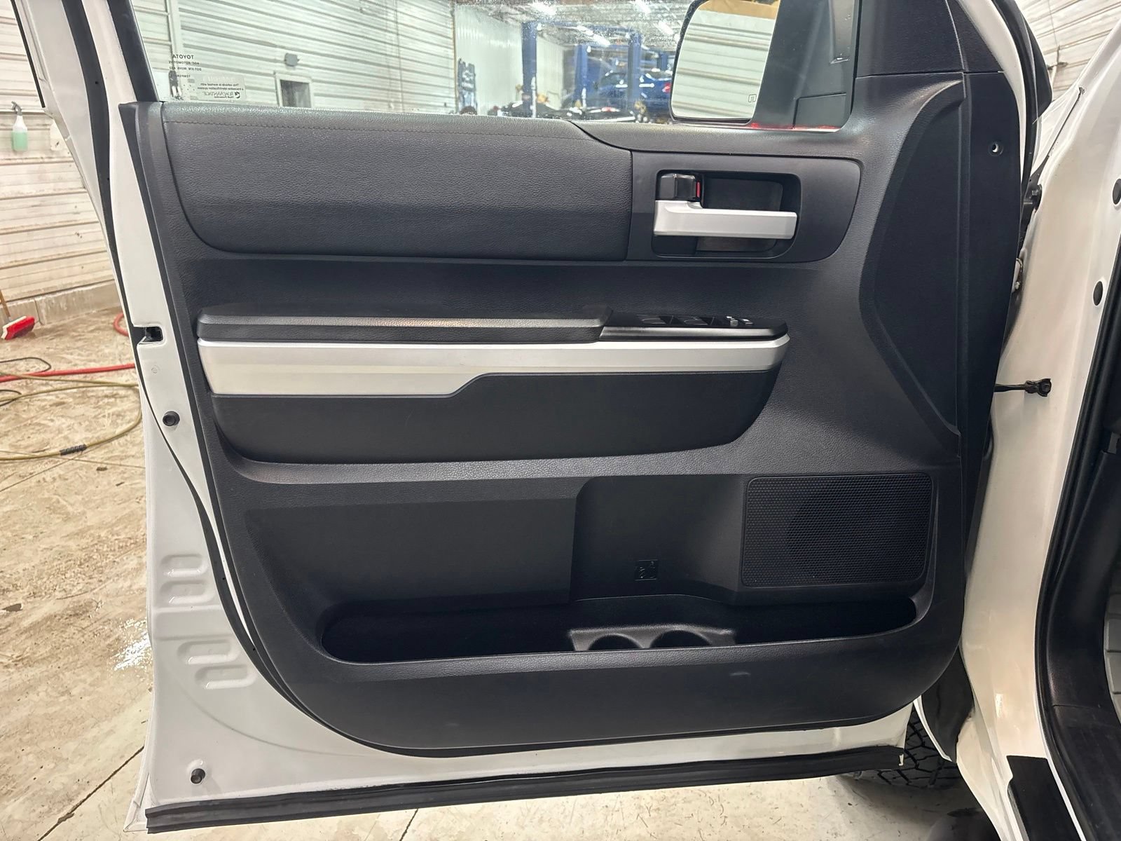 Used 2015 Toyota Tundra SR5 AWD/4WD image 7