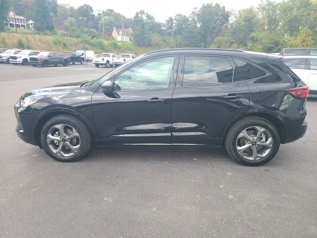 Used 2023 Ford Escape ST-Line w/ Tech Pack #1 image 2