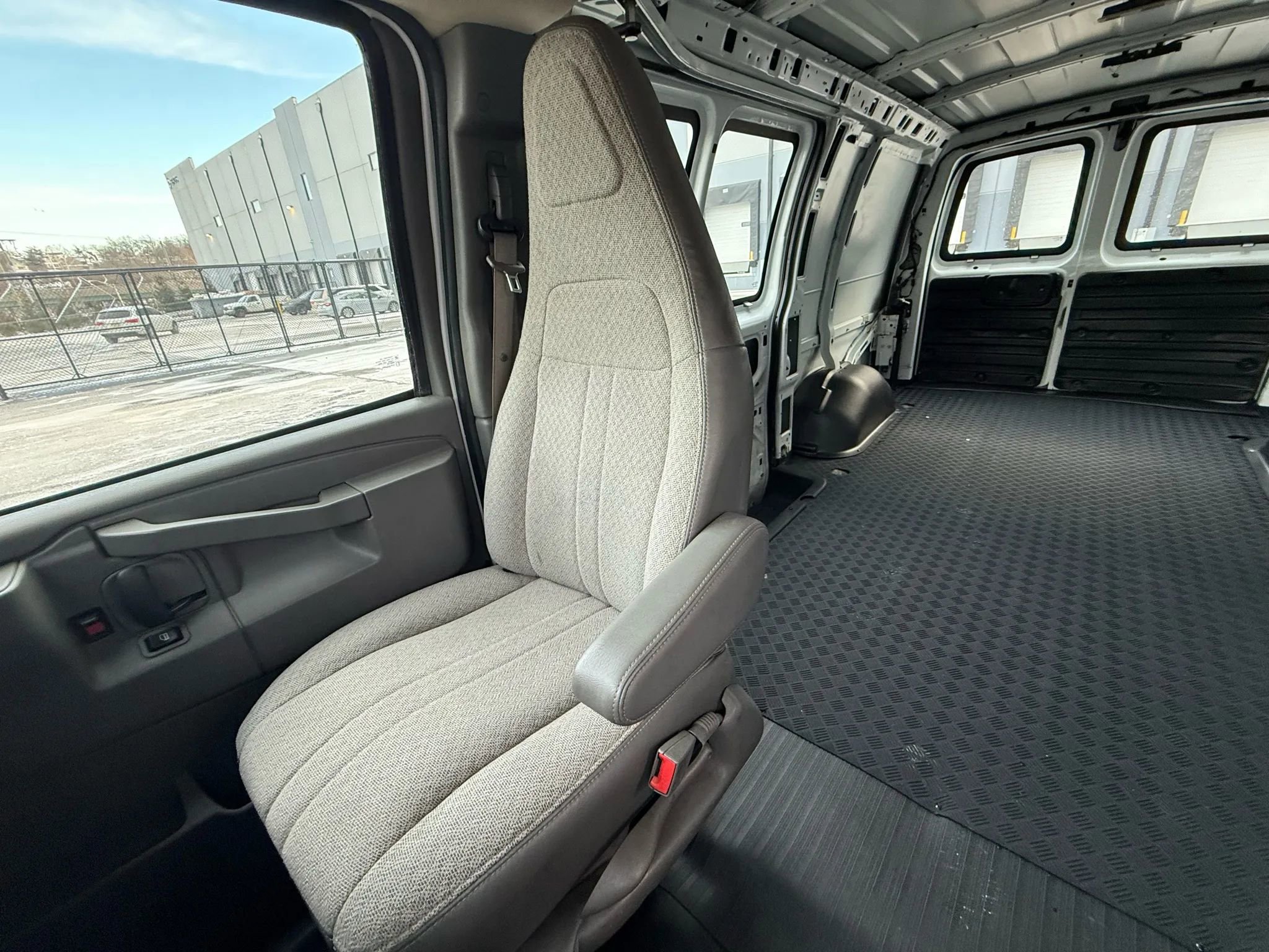 Used 2017 Chevrolet Express 3500 image 18