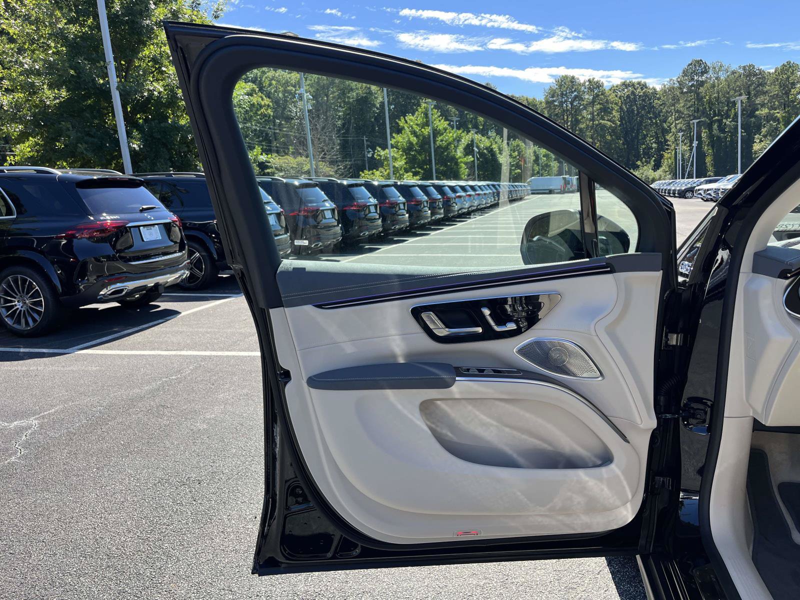 New 2027 Mercedes-Benz EQS 400 4MATIC SUV image 17
