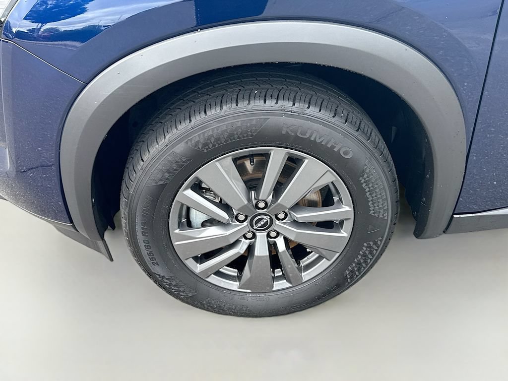 Certified 2025 Nissan Pathfinder SV FWD image 30