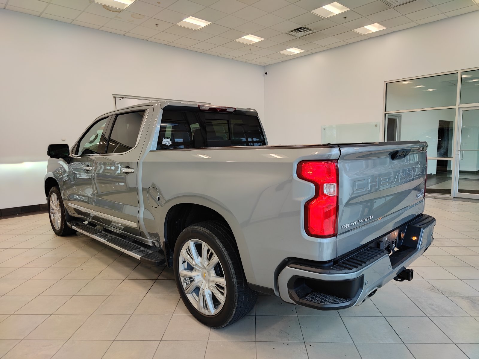 Used 2023 Chevrolet Silverado 1500 High Country AWD/4WD image 5