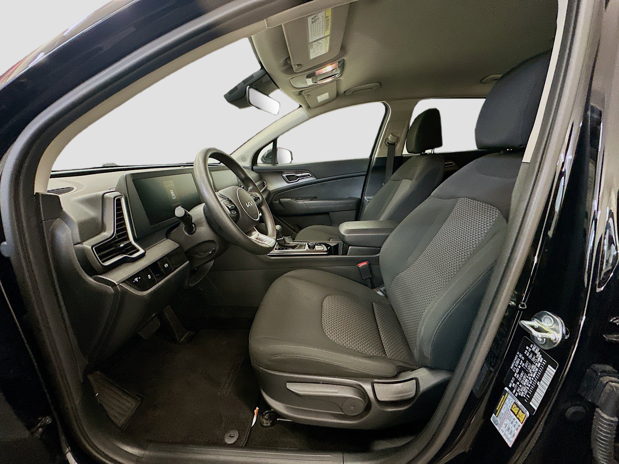 Used 2025 Kia Sportage LX AWD/4WD image 13