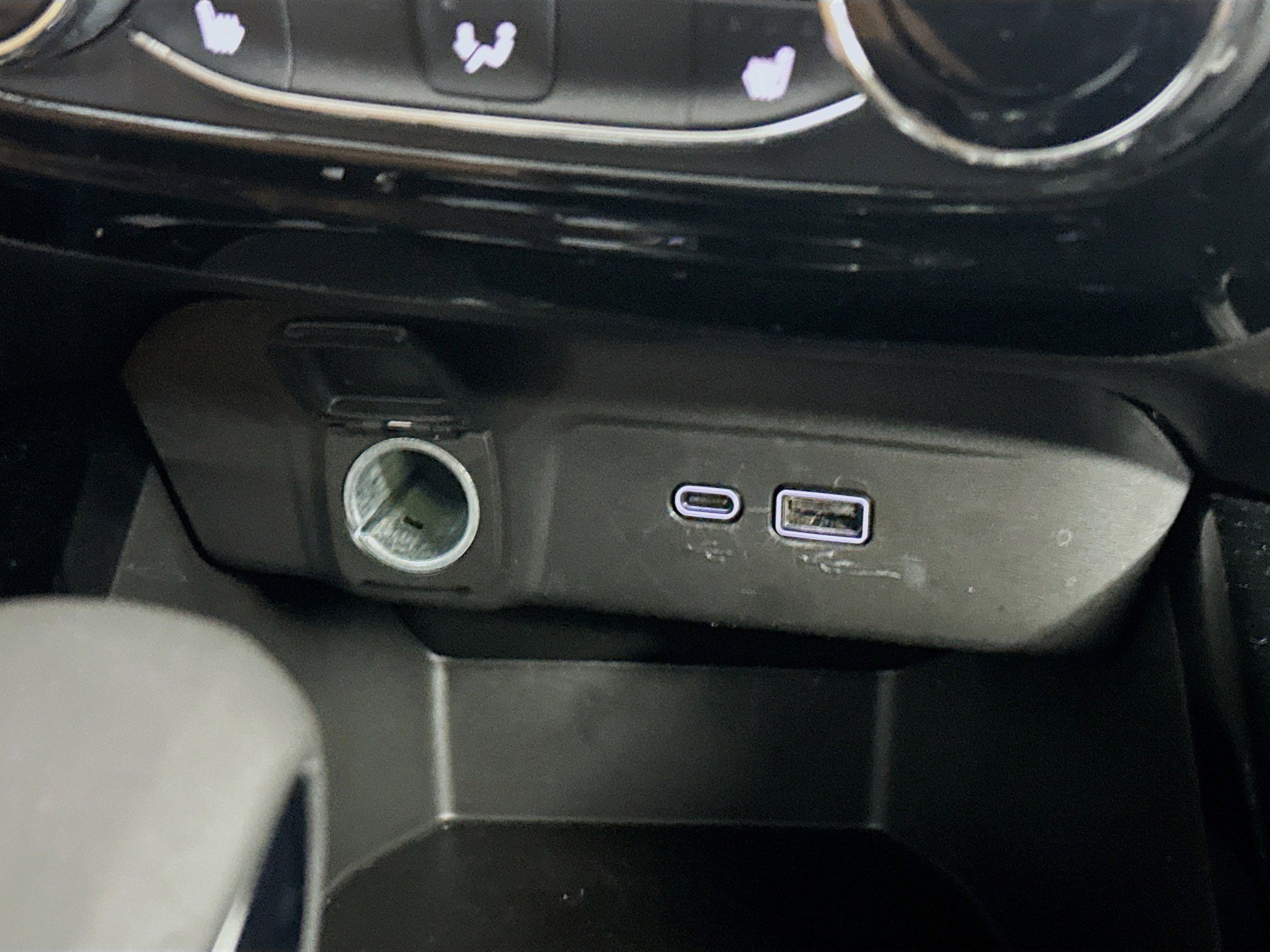 Used 2025 Chevrolet Trax LT w/ LT Convenience Package image 25