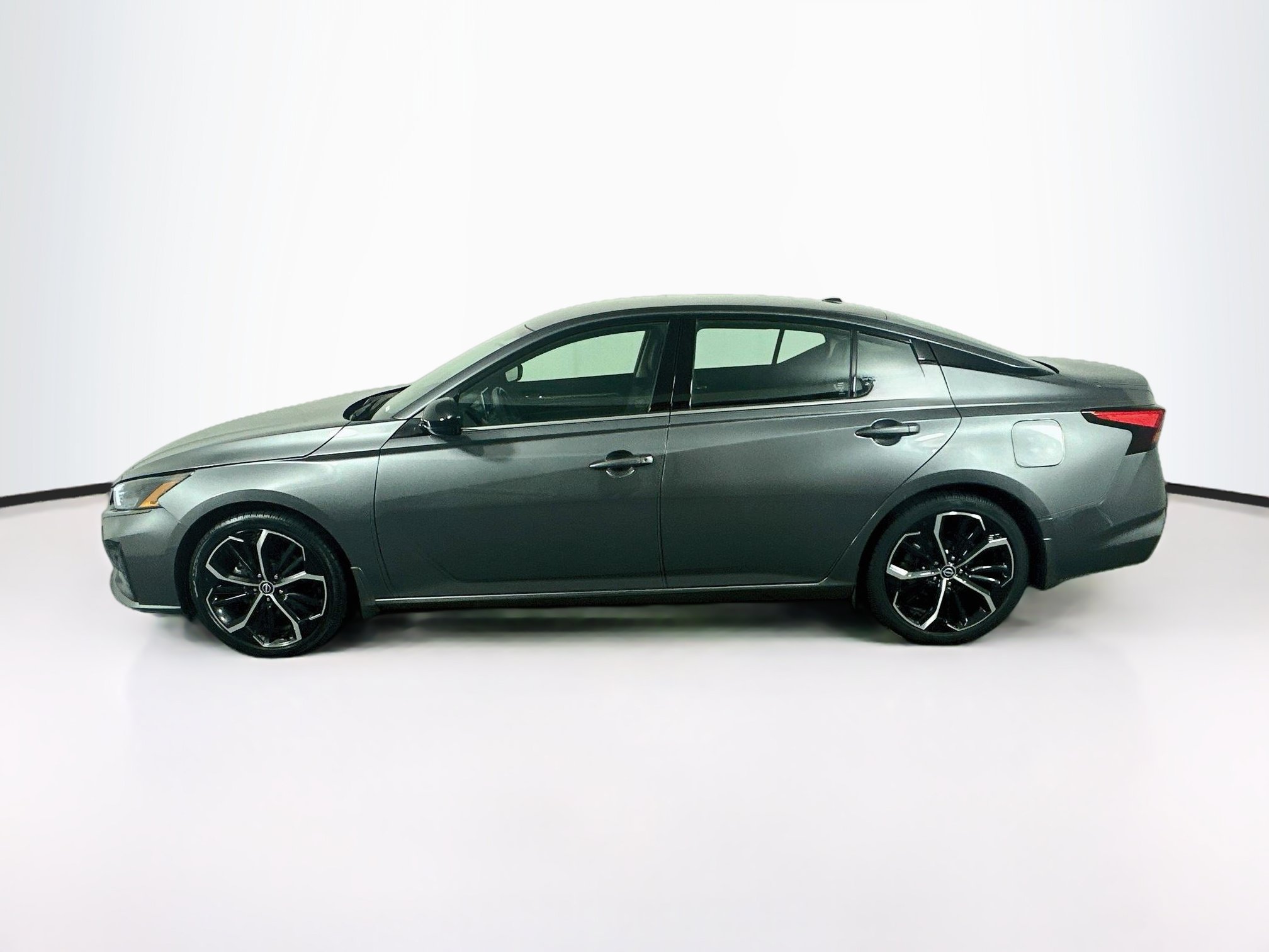 Used 2024 Nissan Altima 2.5 SR FWD image 4