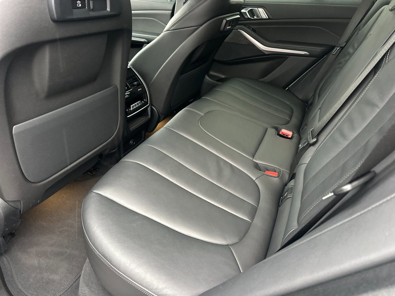 Used 2022 BMW X5 xDrive40i w/ Climate Comfort Package image 12