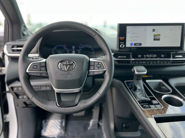 Certified 2025 Toyota Sienna Platinum image 13